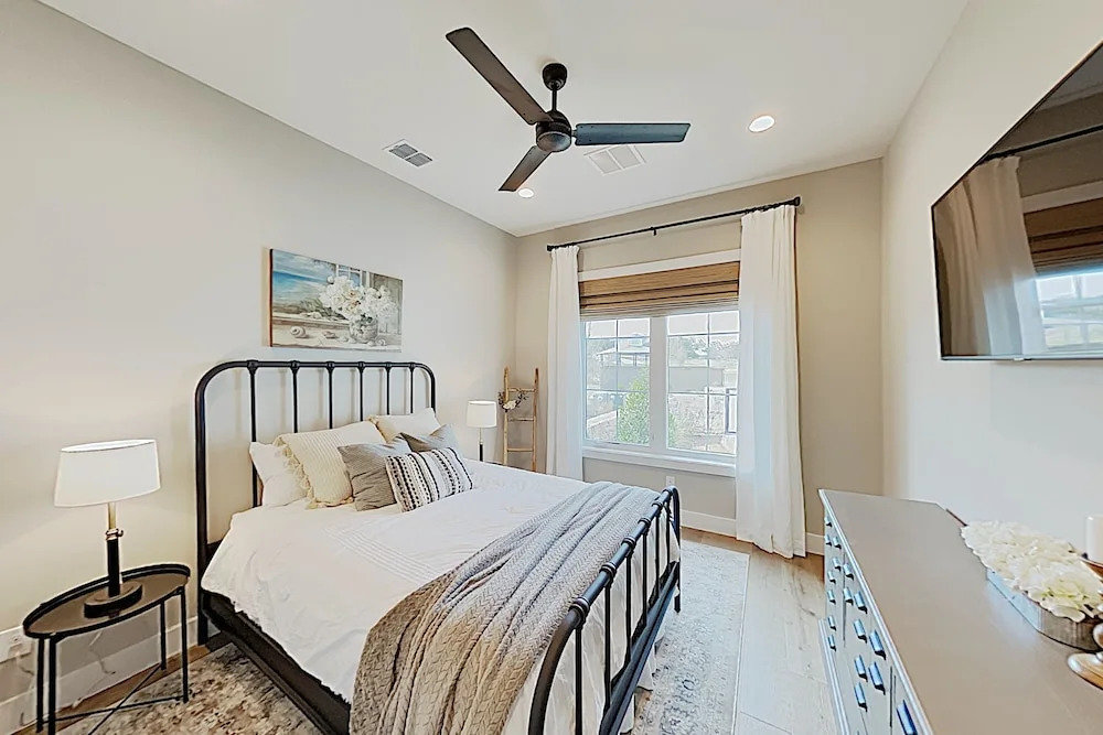 Dreamy Lake Travis W/ Swim Park & Marina 3 Bedroom Home