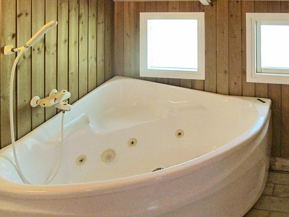 Pleasant Holiday Home in Væggerløse With Whirlpool