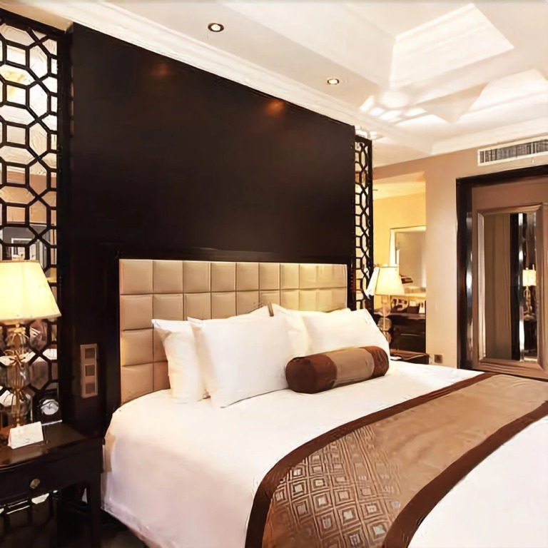 Royal Hotel