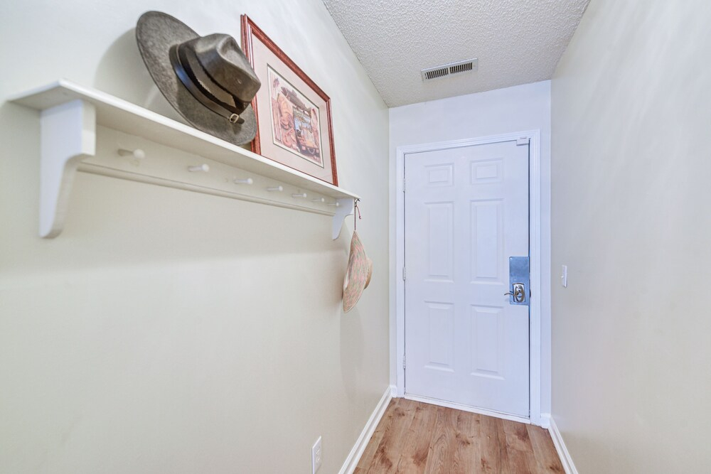 Walk to Beach: North Myrtle Beach Condo w/ Sunroom
