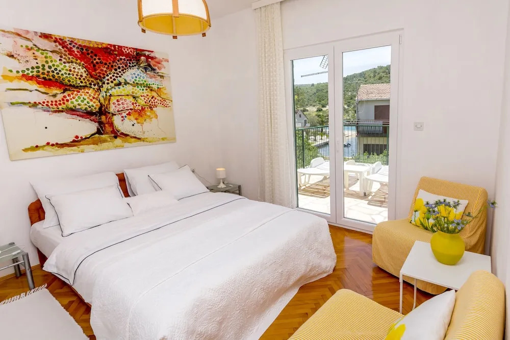 House Suncani Dvori