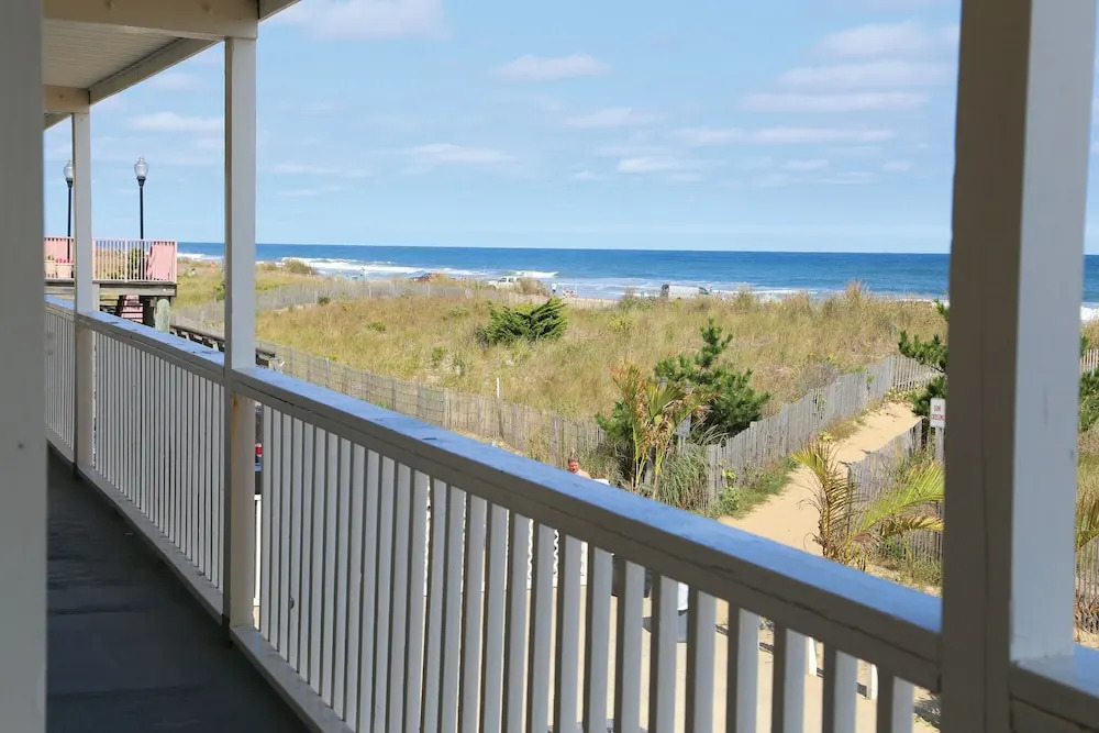 Seabonay Oceanfront Motel