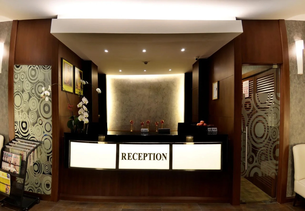 Roomz Hotel