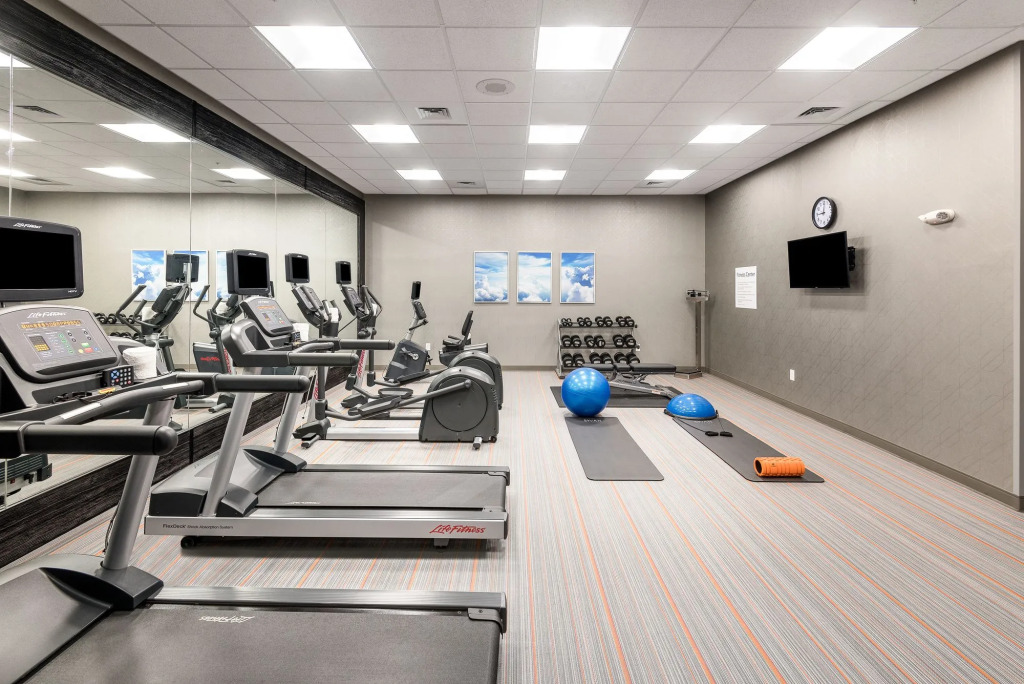 Holiday Inn Express & Suites - Charlotte Airport by IHG