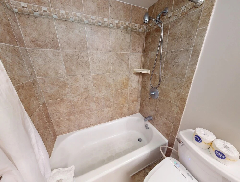 Tower 1 Suite 2507 - Qqp 1 Bedroom Apts by Redawning