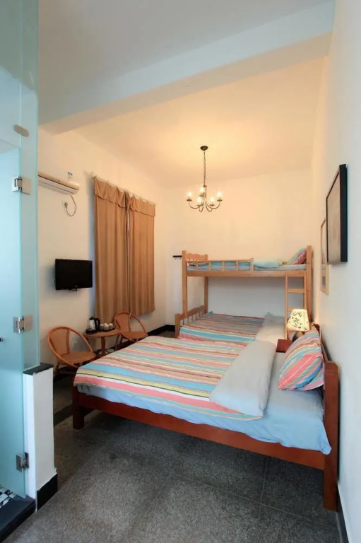 Ximen Tahiti Hostel