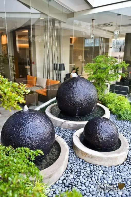 DHotel & Suites