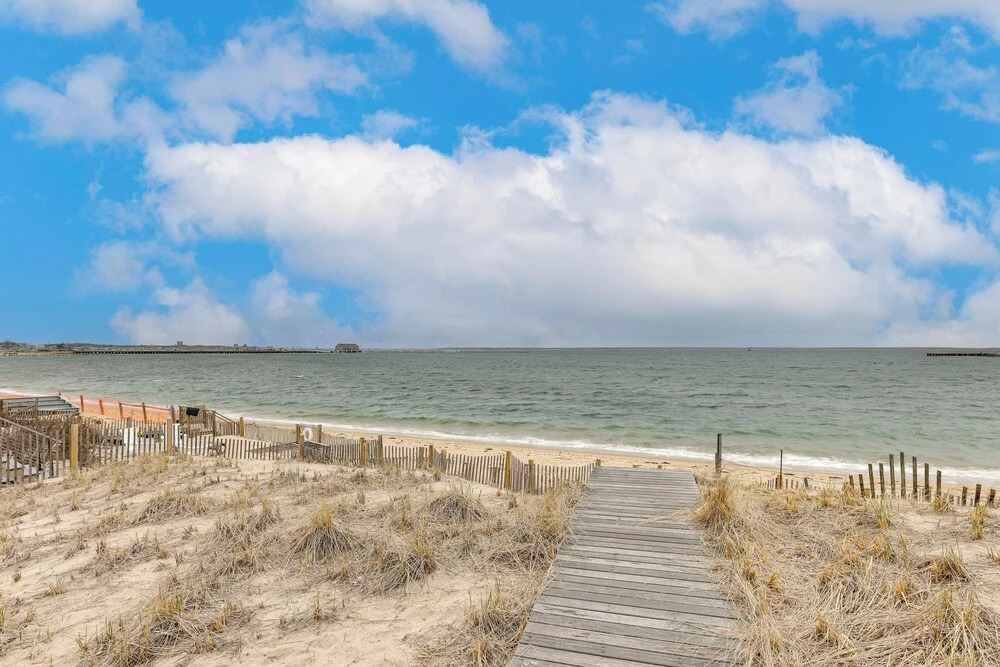 Couples Retreat on Commercial St! Walk to Beach