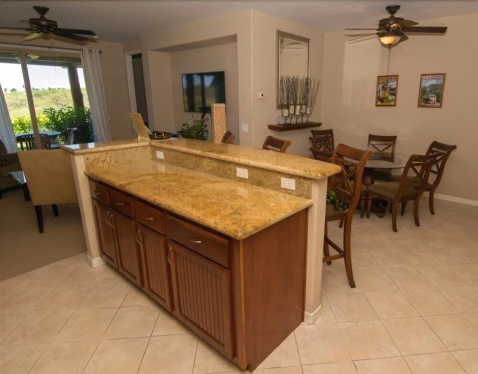 Close To The Beach, Shopping And Adventures!  3 Bed  3 Bedroom Condo