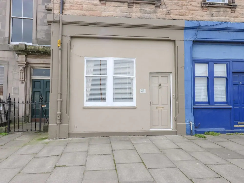 29 Trinity Crescent