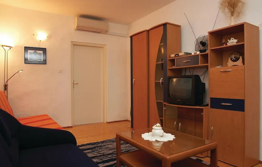 Awesome Apartment in Gondolici With 1 Bedrooms