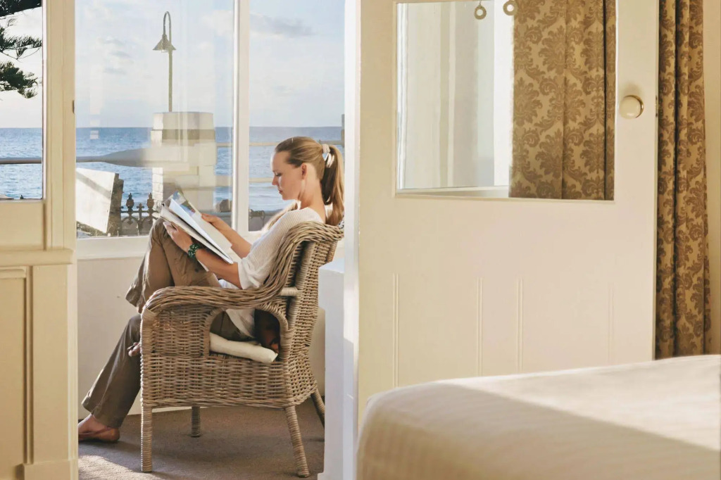 Seawall Apartments