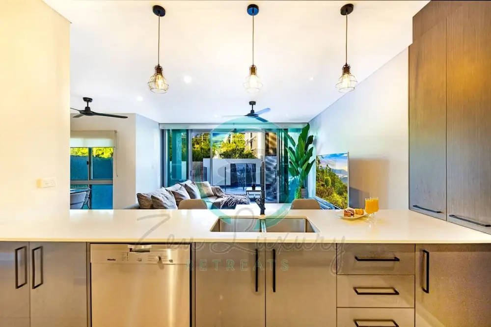 Luxurious Cozy Retreat Pool Office Parking