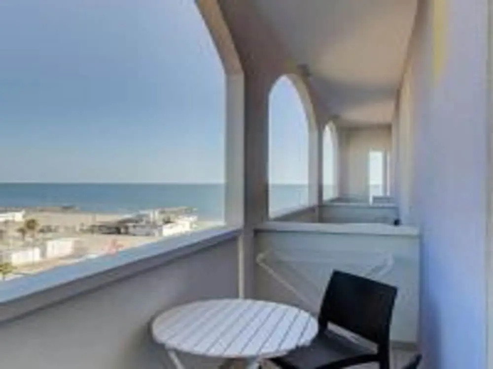 Alexandra B&B & Brunch -Beach Front Parking Included