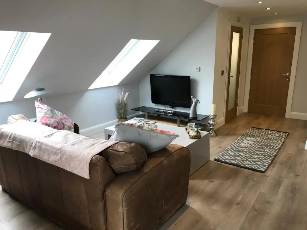 Lakeside Studio 1 Loft Apartment