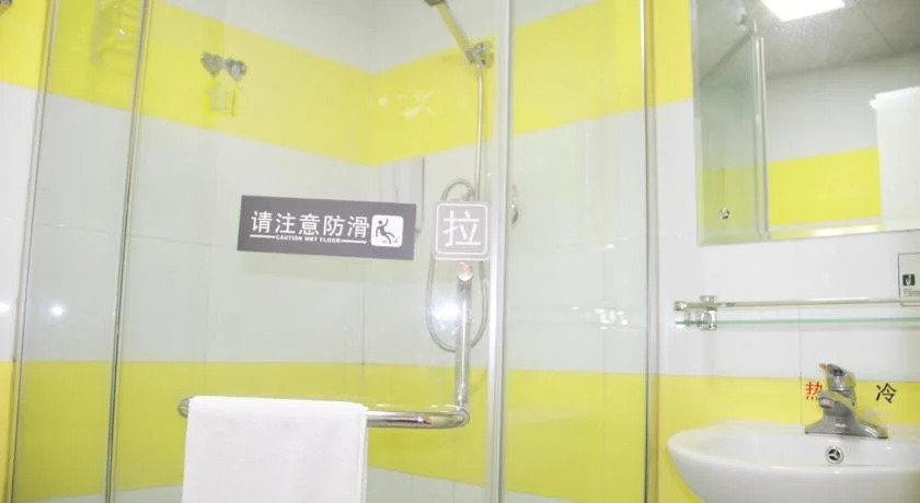7天连锁酒店(佛山南海广场海三路大润发店)
