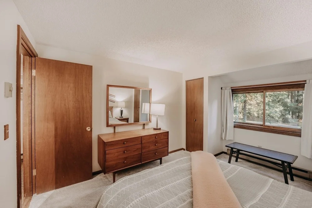 55sw - Fireplace - D/w - W/d - Sleeps 4 2 Bedroom Condo by Redawning