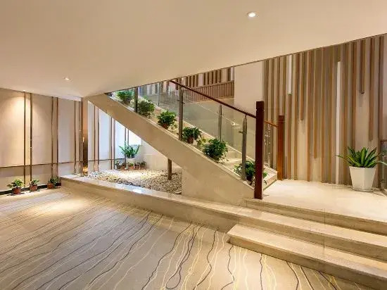 Coastal City Hotel Chain (Wuhan Hankou Railway Station Garden Expo Park)