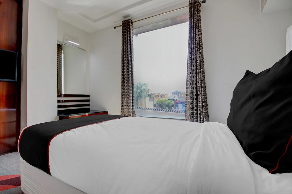 Collection O 135 Hotel Broadway