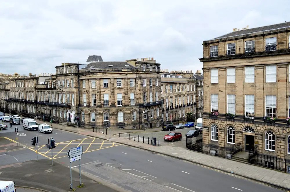 Charming Traditional 2 Bedroom Flat in Edinburgh New Town