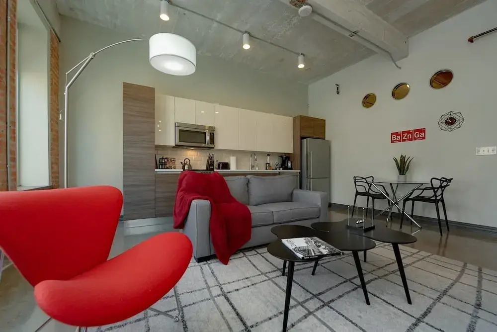 Gorgeous 1 Bedroom in Historic Building, Downtown