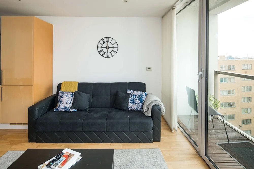 Immaculate 1-bed 1-bath Apartment in London Area