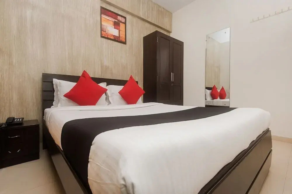 Iris Suites by OYO Rooms