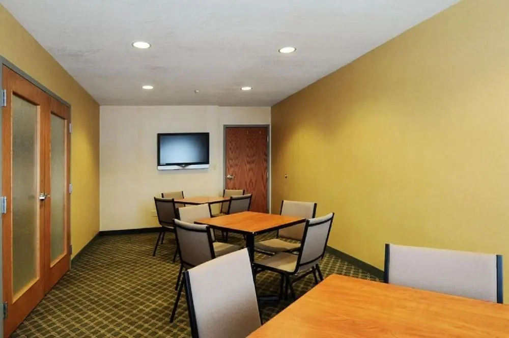 Parry Sound Inn & Suites
