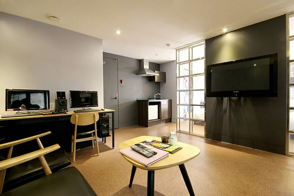 Hotel H2