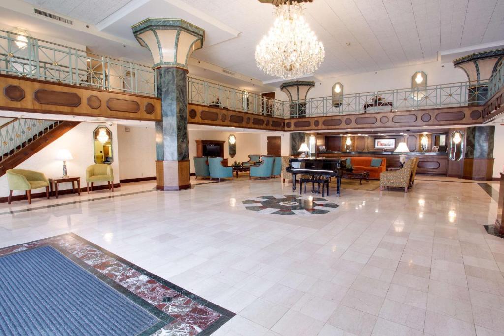 Drury Inn & Suites St. Louis Convention Center