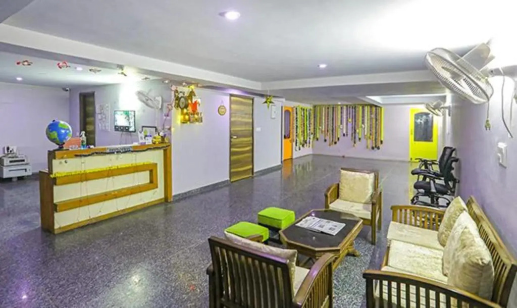 Fabhotel White House Bnb