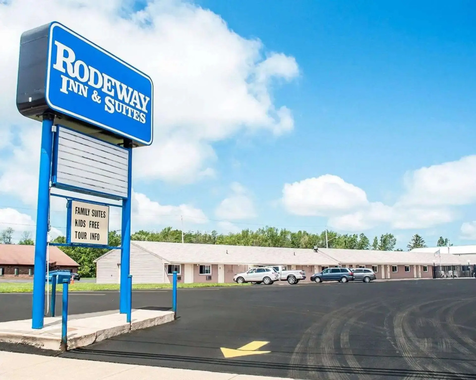 Rodeway Inn & Suites Niagara Falls
