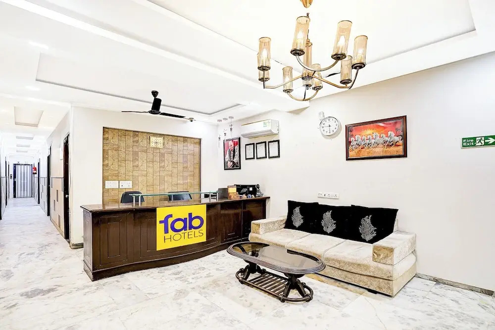 FabHotel Comfort Stay I - 700m from Metro Multispeciality Hospital Noida