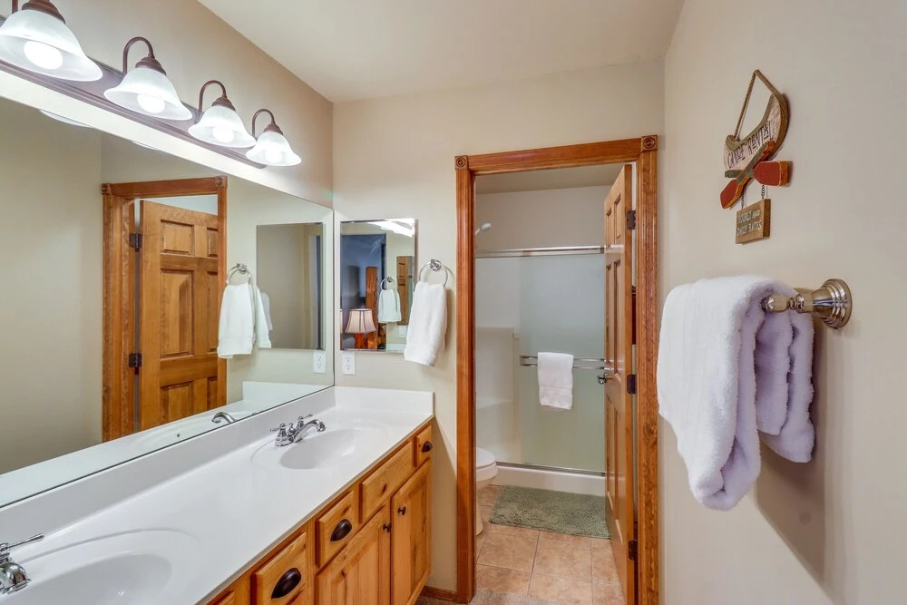Relaxing Cabin w/ 2 Decks Near Fool Hollow Lake!