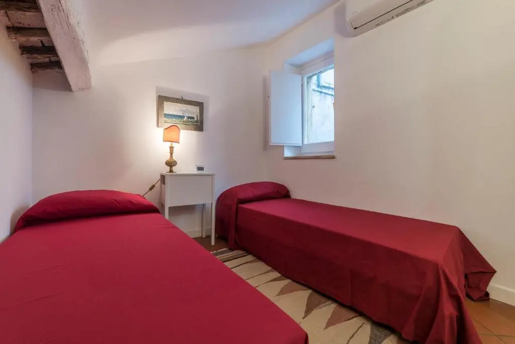 Three bedrooms in world-famous Via Giulia - Wifi, A/C, Washing machine