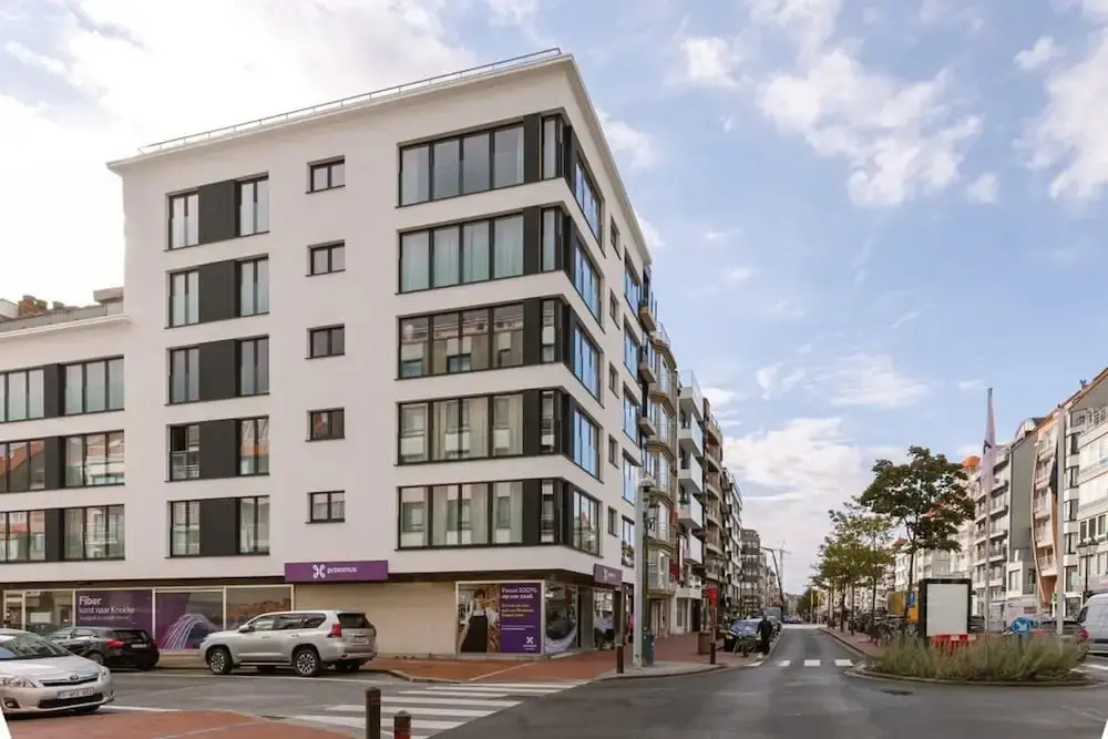 Stunning Apartment on top Location With Parking