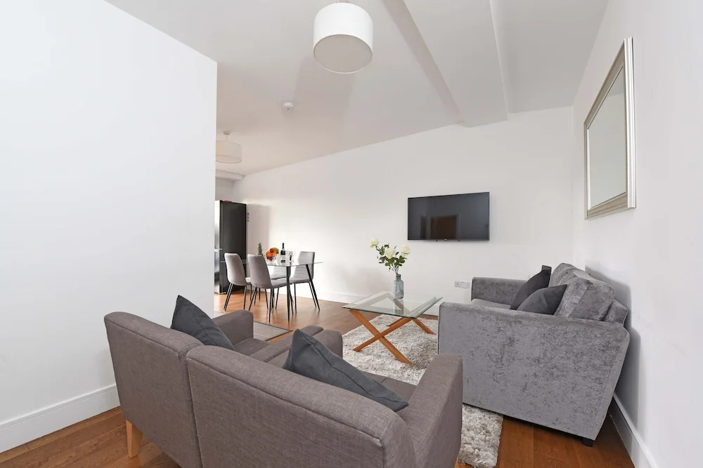 Modern & Spacious 2 Bed Apartment at Clapham Junction