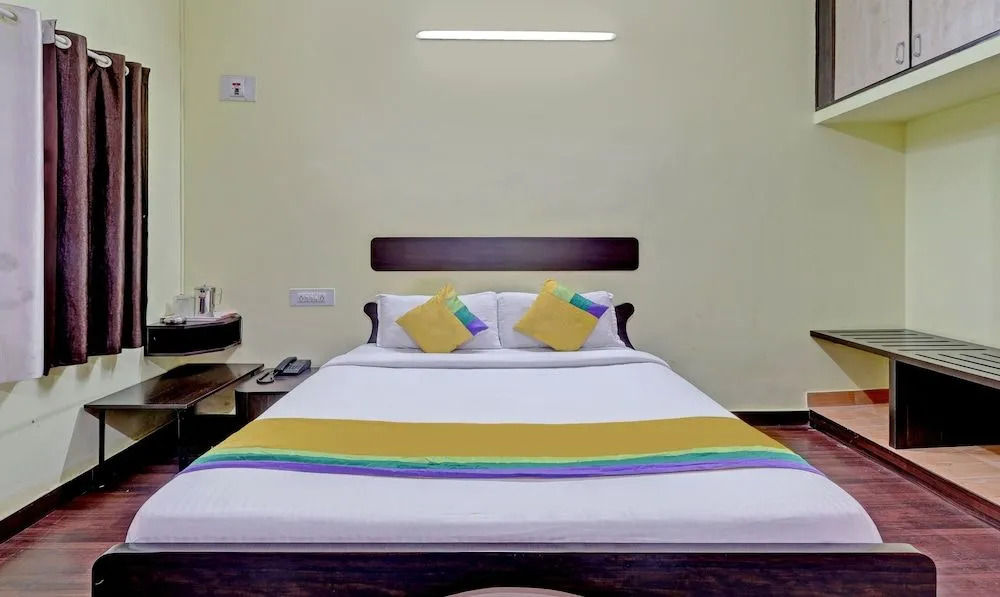 Guru Comfort, 100m from Apollo Hospital