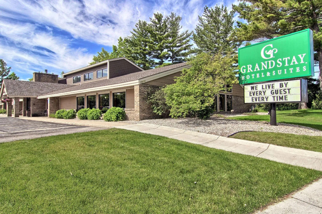 Blossom Hotel & Suites Traverse City