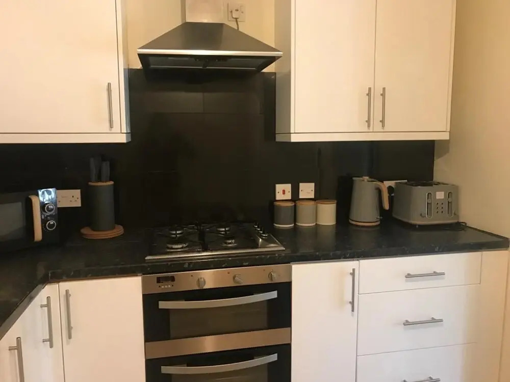 4 Bedroom, 8 bed Apartment,free Parking