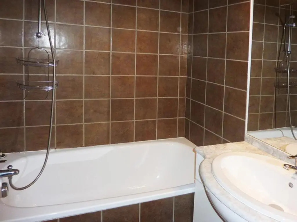 Duplex 10 pers. avec piscine, jacuzzi, balcon et ascenseur aux Orres 1800 - FR-1-322-296