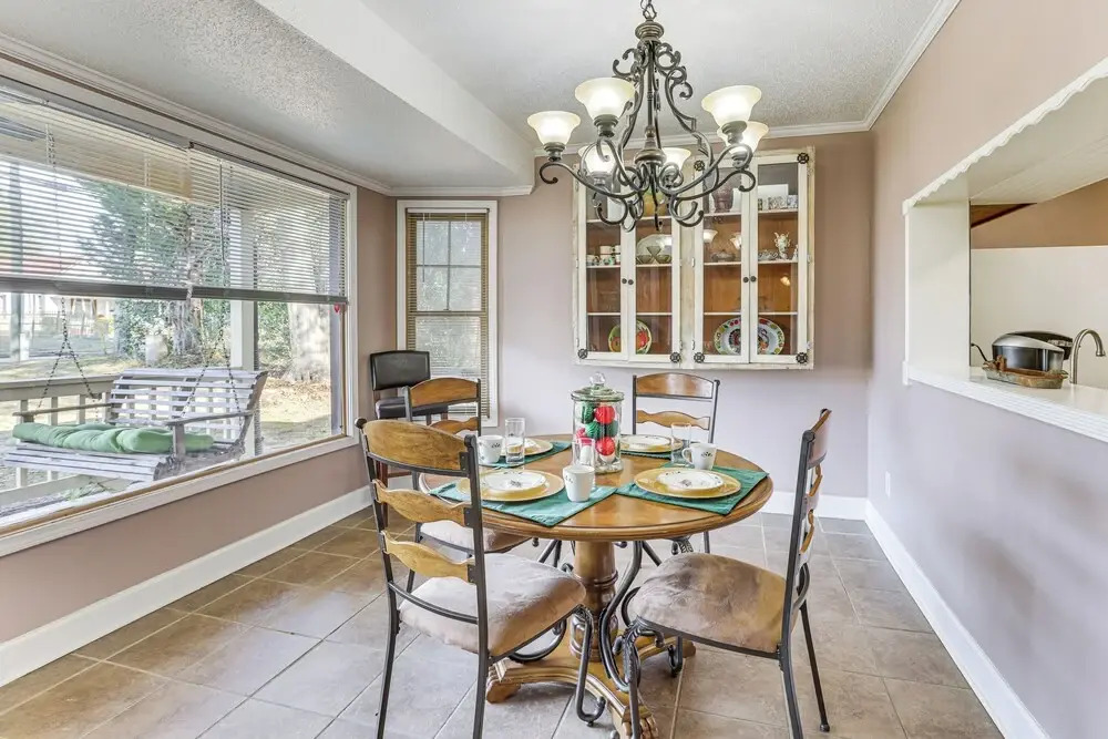 2 Mi to UA! Family-friendly Getaway w/ Patio