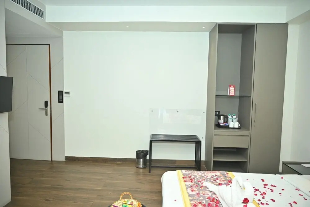 Urvi Banquets & Guest House