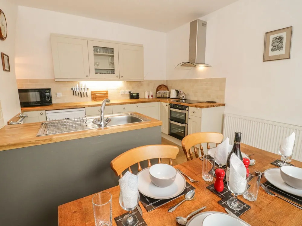 Flat 2 - 9 Rhiw Bank Terrace