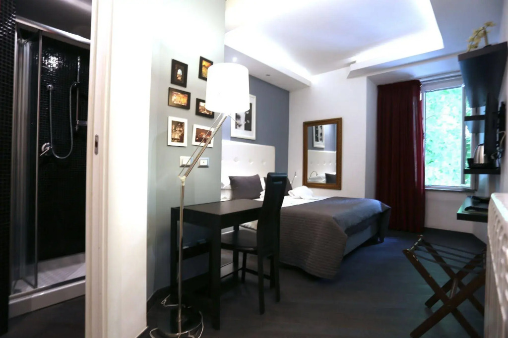 B&B Home 77