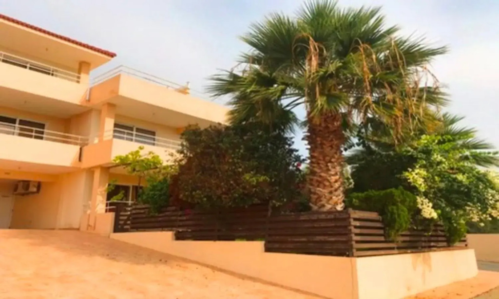 2 bedroom with private garden, walk to Nissi Beach, communal swimming pool