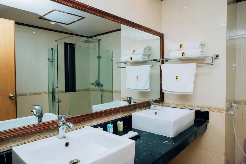 Gold Crest Hotel