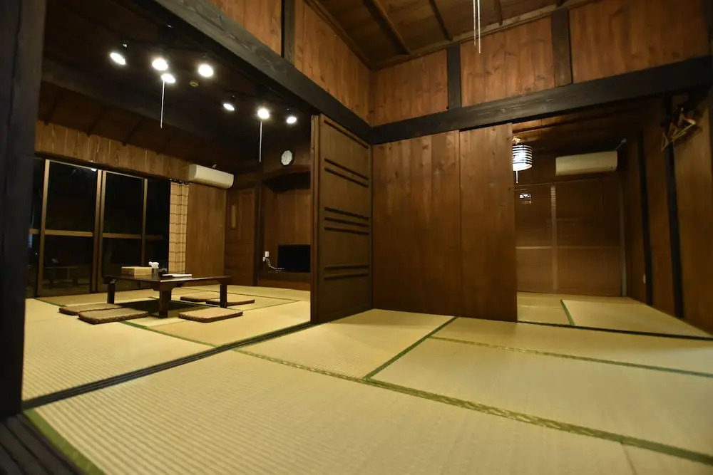 Ryukyukominka Shinasaki