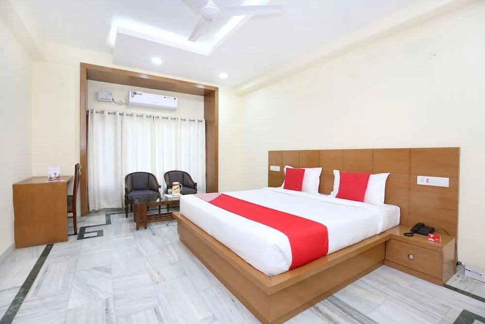 OYO 12767 Hotel Grand Chinar