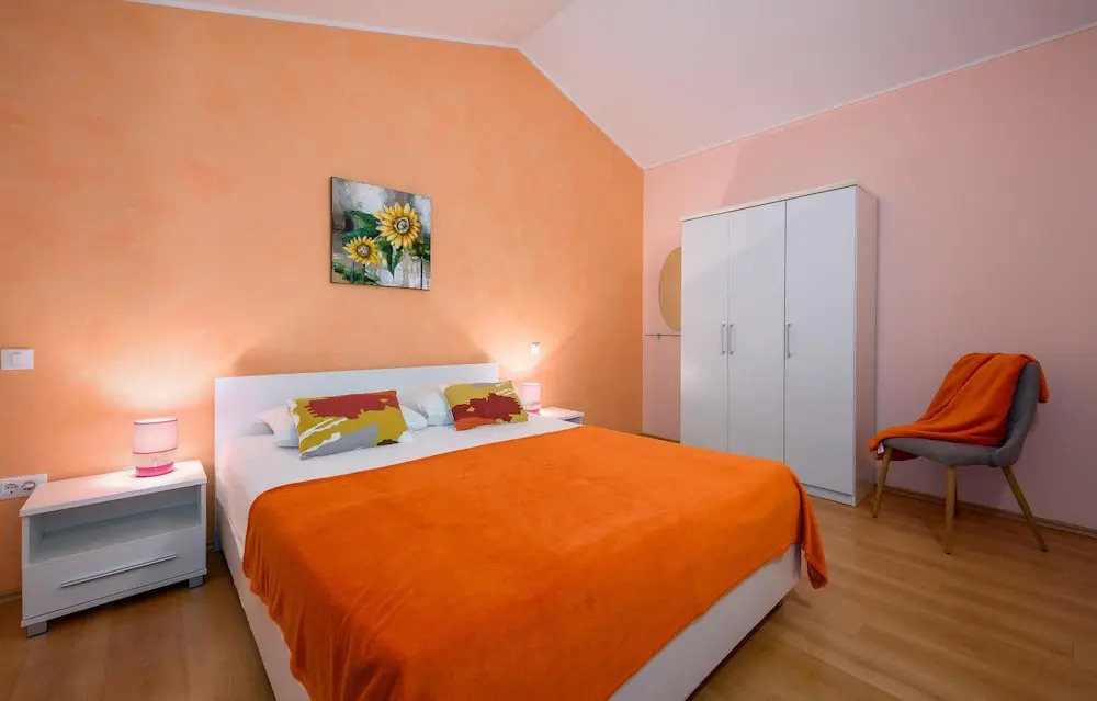 Three-Bedroom Holiday Home In Tinjan